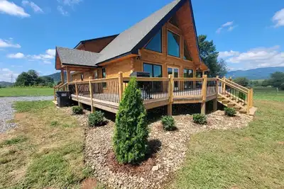 Image de 3bd/2. 5ba Tennessee Mountain Trout Lodge by Watauga Lake & River