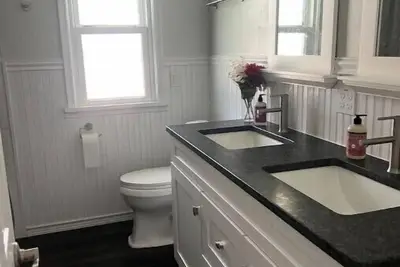 Image de 5 Bed 2 Bath Family + Corporate for Berkshire Cws\n\n