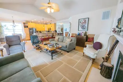 Image de 3 miles from the beach! 4 bedroom home with a hot tub and backyard!