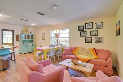 Image de Hawthorne Retreat w\/ Casita + Lake Winnott Access!