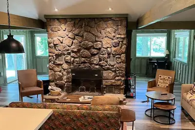 Image de The Rustic Retreat Cabin on the Little Red River w/Fishing Dock