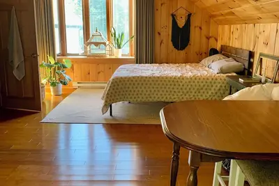 Image de Down the road from Bayview Beach on Ferry Rd! Bright, and newly furnished 2 Br.