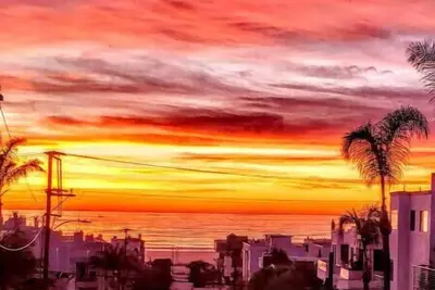 Image de A Magical Home w Amazing Sunsets in Hermosa Beach.