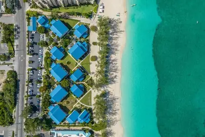 Image de In-Between Ritz Carlton and Westin | Oceanview 1br on Seven Mile Beach
