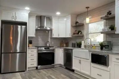 Image de Freshly-remodeled, dog-friendly Westwood charmer!