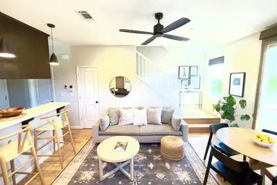 Image de Home in Napa mins to downtown, perfect for remote work & wine country adventures