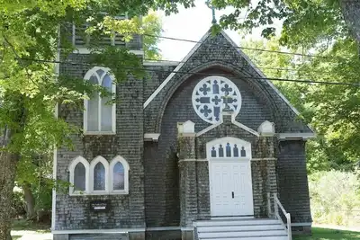 Image de Astonishing Church converted into new three bedroom dramatic house in village