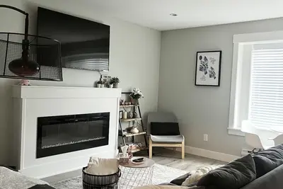 Image de Pebbly Peak: Charming Retreat, Steps from White Rock! Pet Friendly!