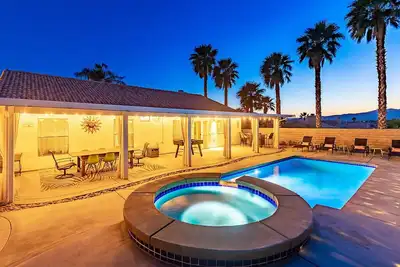 Image de Fall Special! The House of 8 Palms: Views, Pool, King Bed, Games & Much More!