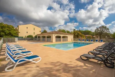 Image de Appartement de vacances avec vue sur la montagne, piscine partagée et Wi-Fi