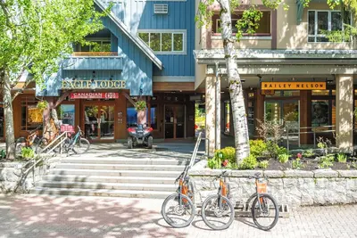 Image de Spacious Whistler Village 1br w Hot Tub/Bbq and Air Conditioning!