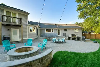 Image de 6 Bed High End Home w/ Epic Backyard!