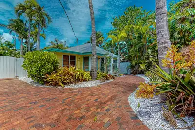 Image de The Wee Cottage | House in Anna Maria