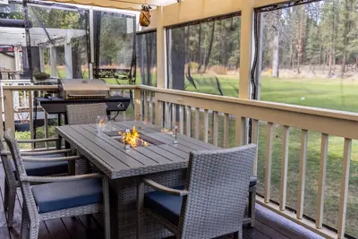 Image de Discover the Wonders of Winter from our Mt Home with a river view and Ev charger