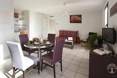 Image de Walking Distance to Parc de Bellevue in Historic Centre! Carcassonne w/ Kitchen!