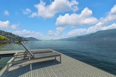 Image de Midcentury Modern Lakehouse, 150' private beach