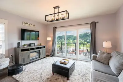 Image de Beautiful Downtown/River Views! Walk Everywhere!