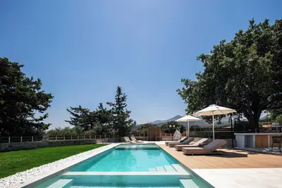 Image de Heated pool, outdoor playground, convenient location close to the beach and town