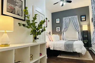 Image de Cozy 2bedroom Apt Walk to Brown Risd. Pet Friendly!