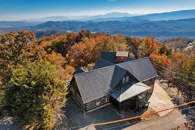 Image de Luxury 8br Cabin w/ Swim Spa, Theater & Smoky Mountain Views