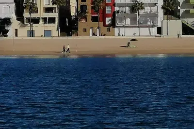 Apartamento con Jacuzzi a Pie de Playa, Zona La Costilla, Centro