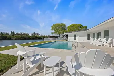 Image de Luxury Beachside 4br/3ba Waterfront Home