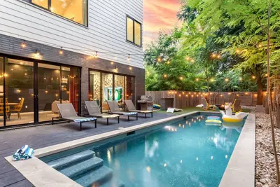 Image de 𓆉 Backyard Pool Oasis 𓇼 Rainey Street—6 min walk