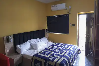 Image de Studio apartment for shortlet in a quiet fully Serviced Estate 24hr power supply