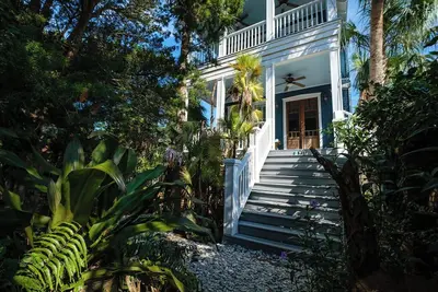 Image de Bridges Cottage - Vintage in Heart of Cedar Key!
