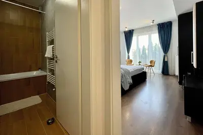 Image de Aventurescu Studio near Coresi • Netflix and Parking