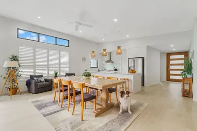 Image de Dog-Friendly Beach House @ Black Rocks by uHoliday