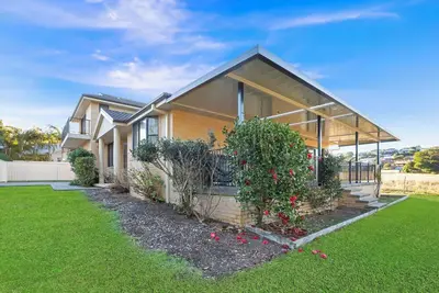 Image de Baywood Breeze - 4 Bedroom Holiday House - Black Head\/Forster
