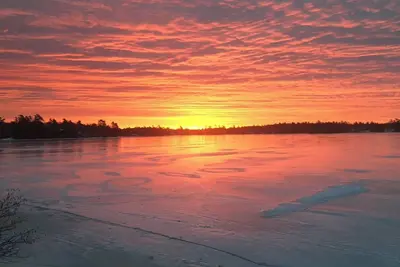 Image de Tranquil Lakeside Retreat central to Halifax, Annapolis Valley and Ski Martock