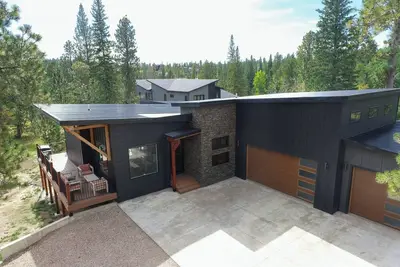 Image de Modern Open-Plan Cabin Near All Black Hills Rec. Across Street from 2 Pools!