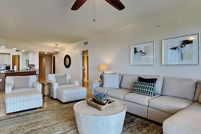 Image de Florencia #207 | Cozy Balcony + Incredible Views & Indoor Pool!