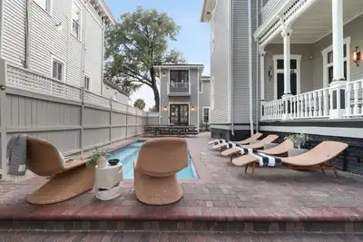 Image de Modern Queen Anne Victorian Home