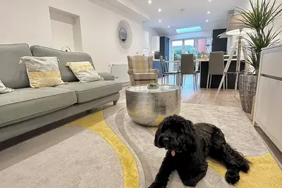 Brand New Cottage Sleeps max 6. 3 Bedrooms 3 Bathrooms Dog Friendly Near Beach