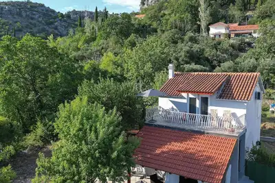 Image de Charming village house in serene countryside