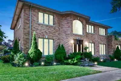Image de Large house in Chicago suburb\n