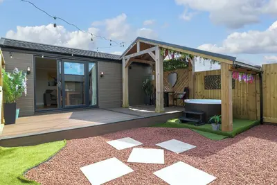 Image de Maple, pet friendly, with hot tub in Donisthorpe