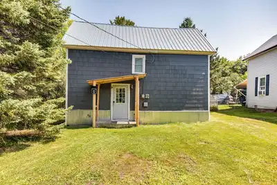 Image de Pet-Friendly Michigan Getaway w/ Porch & Kayaks!
