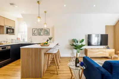 Image de Homely Penthouse w/ Balcony, Free Parking & Wi-Fi