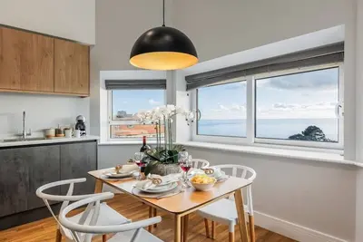 Image de Luxury Penthouse 2-Bed Apt w/ Sea View, Gym & Pkg