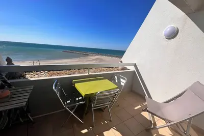 Image de Les Pieds Dans L'Eau! Beau studio  en Dernier étage avec ascenseur