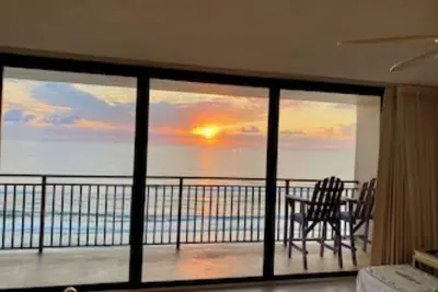 Image de Oceanfront Corner Penthouse. Maybe the best oceanfront view in all of Nsb!