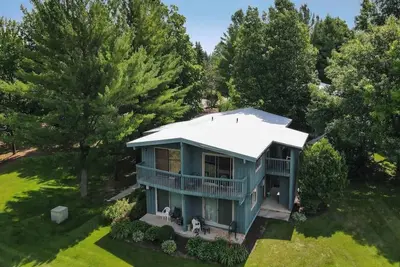 Image de Cozy Shanty Creek Studio Condo w/ Lake Bellaire view and Access.