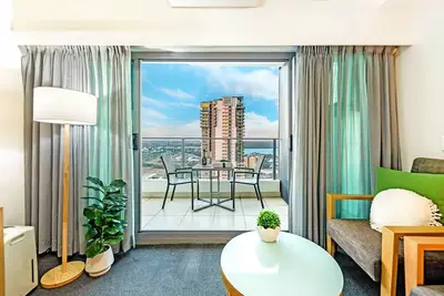 Image de Metropolis Mirage A Poolside Cbd Studio