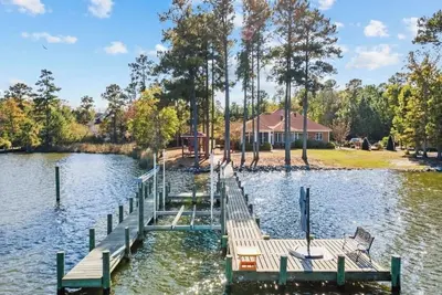Image de Waterfront Mansion w\/ Saltwater Pool, Dock, Game room, Tiki Bar, Kayaks + More