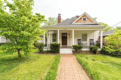 Image de Cozy St Elmo Home