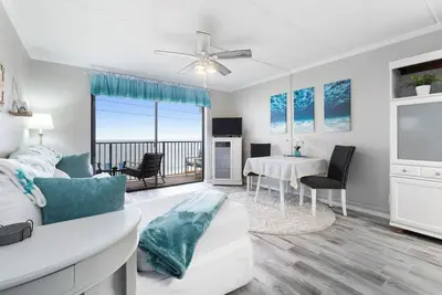 Image de Ocean Watch Oasis Monthly Beach Front Retreat
